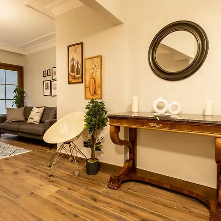 Spacious And Comfy 2br In The Heart Of Cihangir * איסטמבול