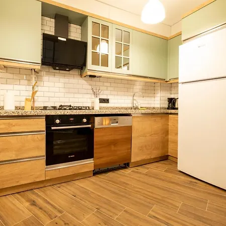 Spacious And Comfy 2br In The Heart Of Cihangir דירה *