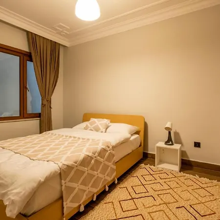 Spacious And Comfy 2br In The Heart Of Cihangir Lägenhet